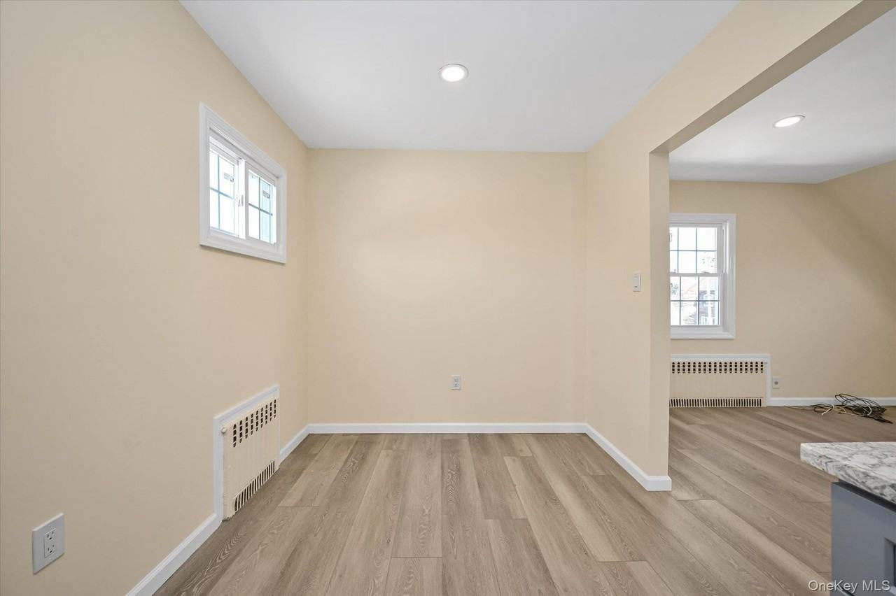 9526 243rd St #2ndFL - Photo 5 of 21