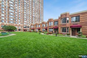 featured image of 100 Old Palisade PL16