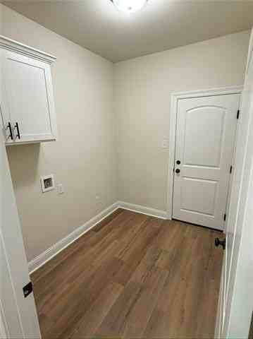 1421 Zachery Ct - Photo 4 of 17