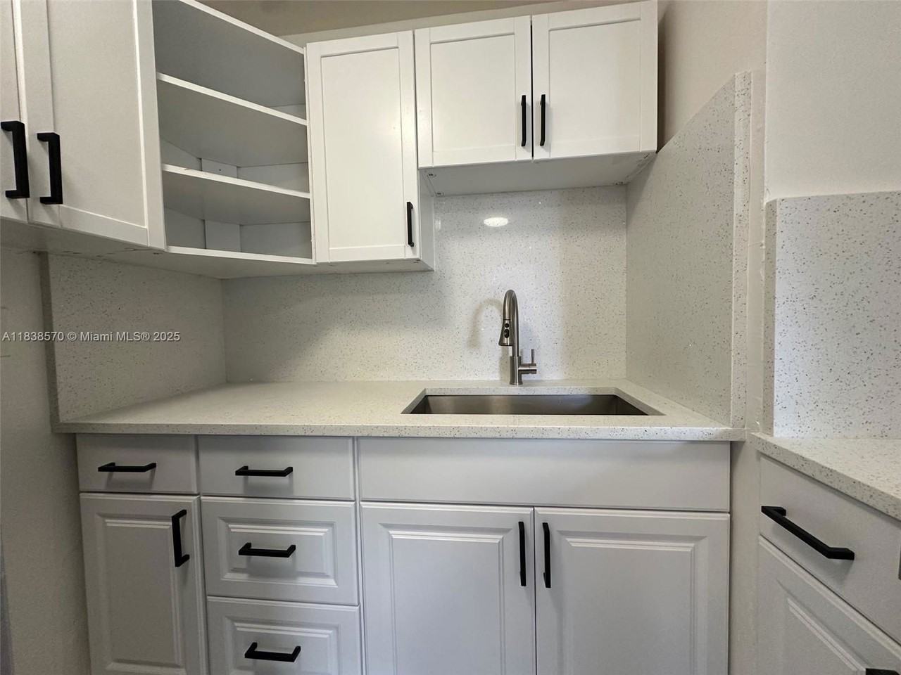 717 Northwest 5th Avenue #1A - Photo 3 of 8