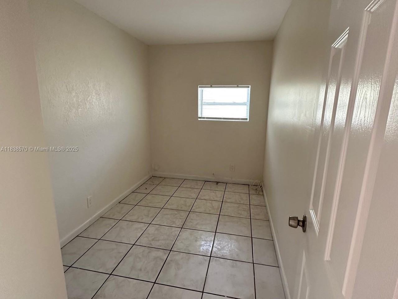 717 Northwest 5th Avenue #1A - Photo 6 of 8