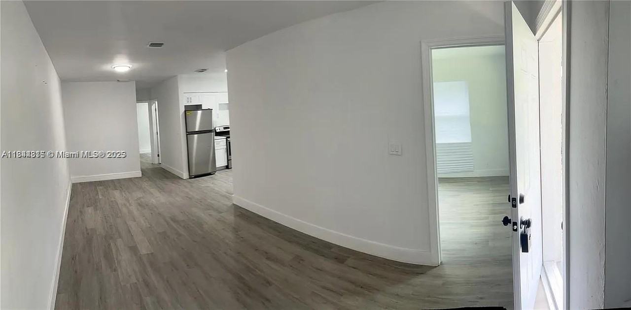 1539 Nw 8th Ave #1A - Photo 4 of 8