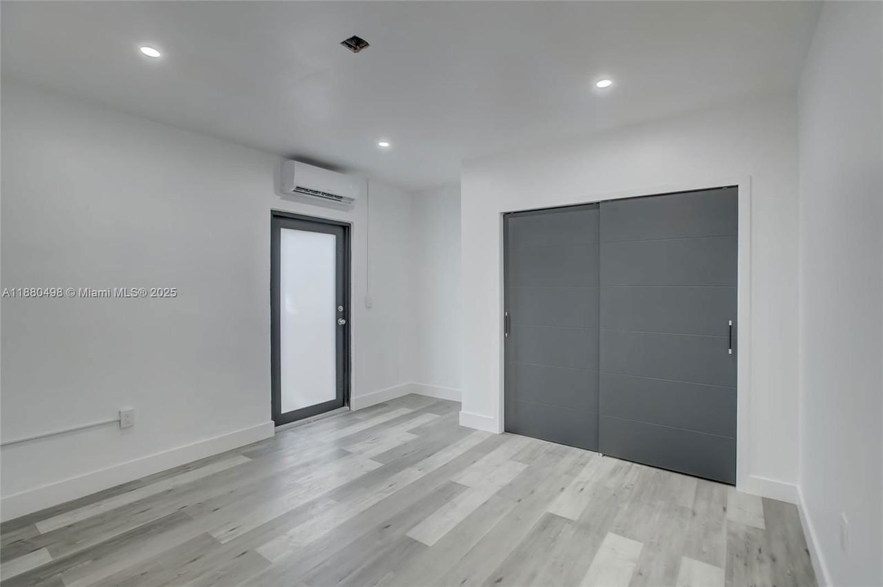 511 Sw 15th St #DA - Photo 6 of 8