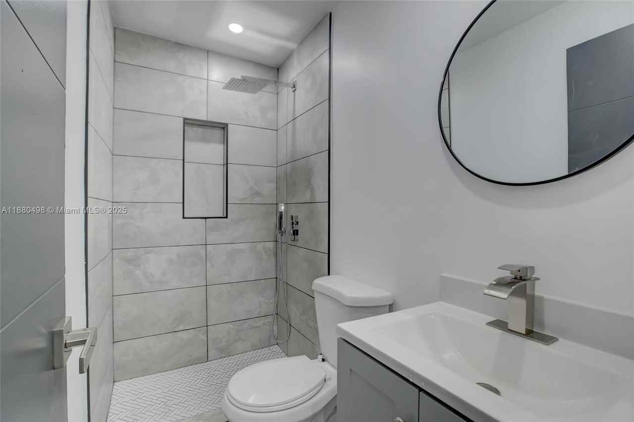 511 Sw 15th St #DA - Photo 7 of 8