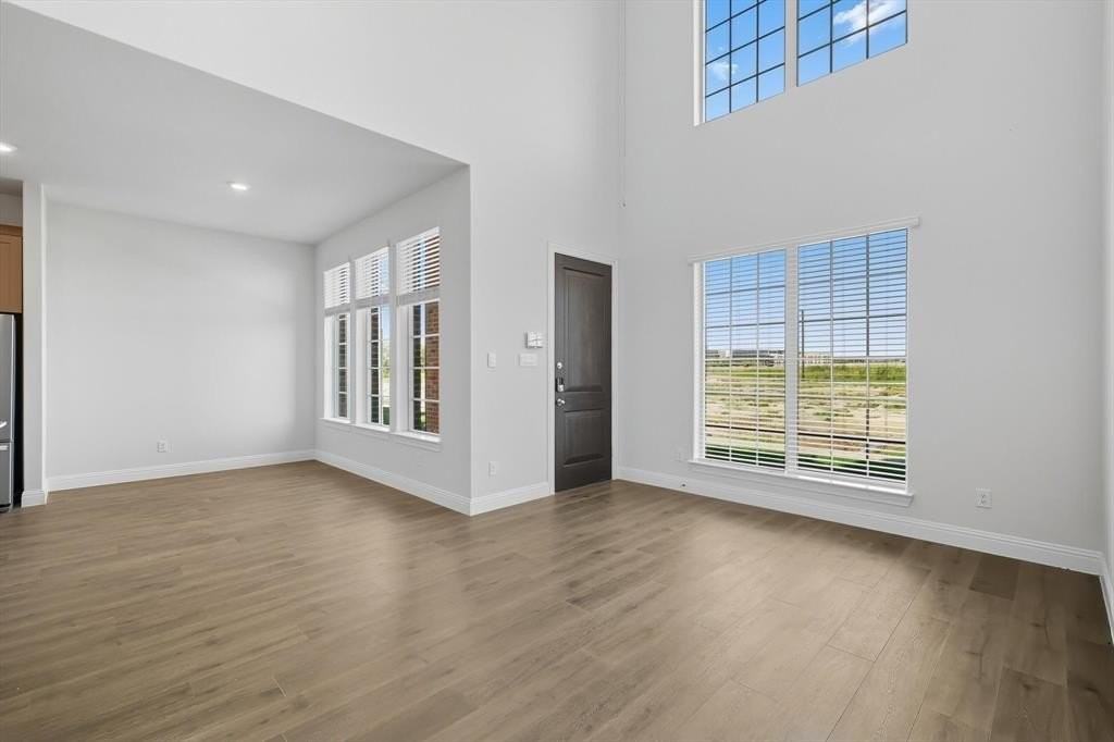 1556 Lake District Dr - Photo 4 of 40