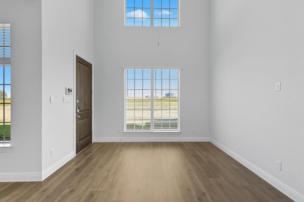 1556 Lake District Dr - Photo 5 of 40