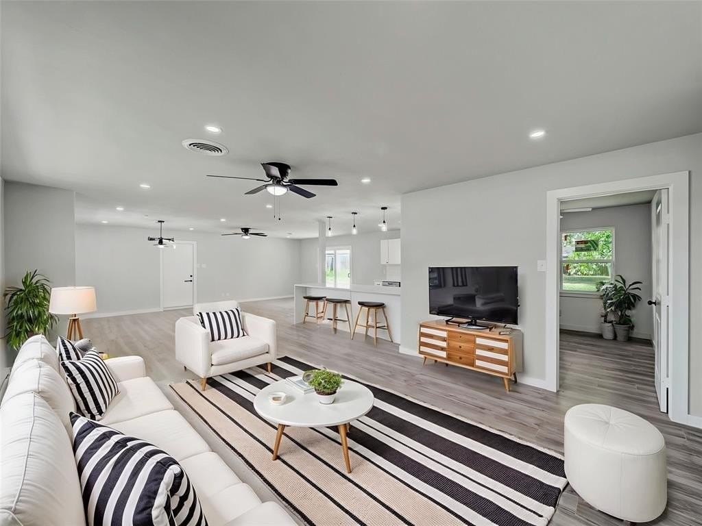 309 E Obuch St - Photo 6 of 22