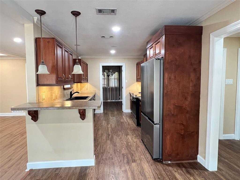 201 Shelmar Dr - Photo 4 of 40