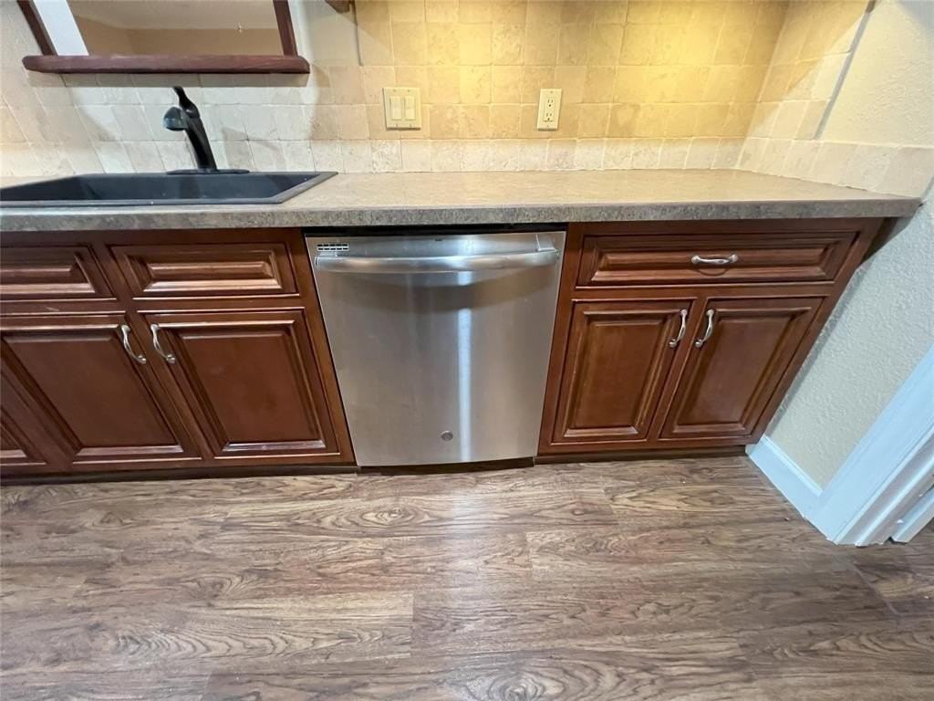 201 Shelmar Dr - Photo 5 of 40