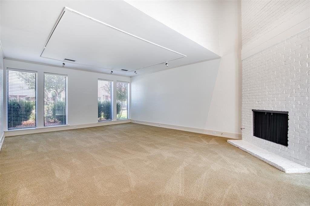 16339 Lauder Ln - Photo 2 of 32