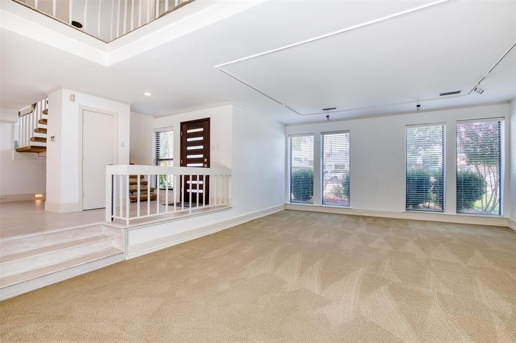 16339 Lauder Ln - Photo 3 of 32