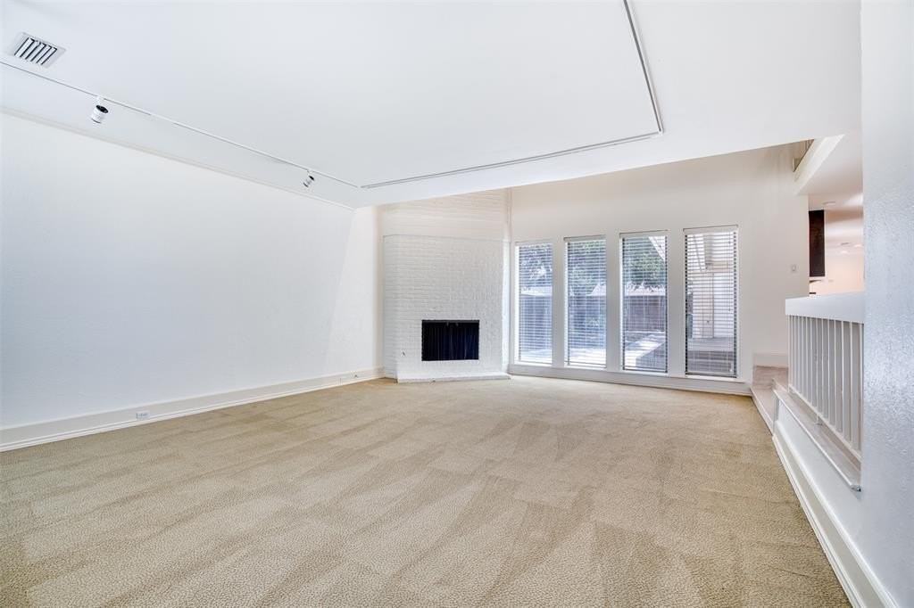 16339 Lauder Ln - Photo 5 of 32