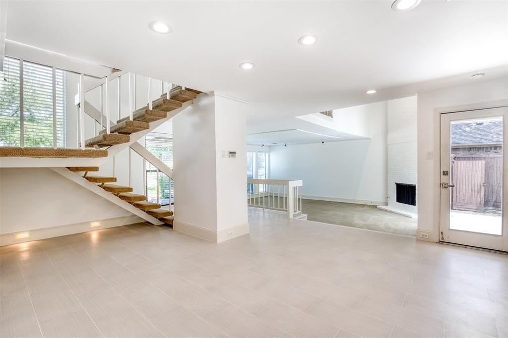 16339 Lauder Ln - Photo 6 of 32