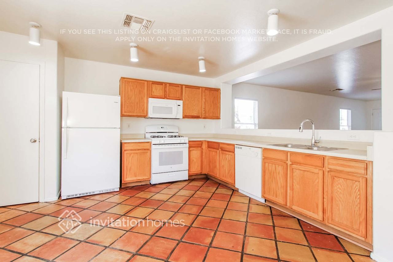 6249 Southgate Street - Photo 7 of 17