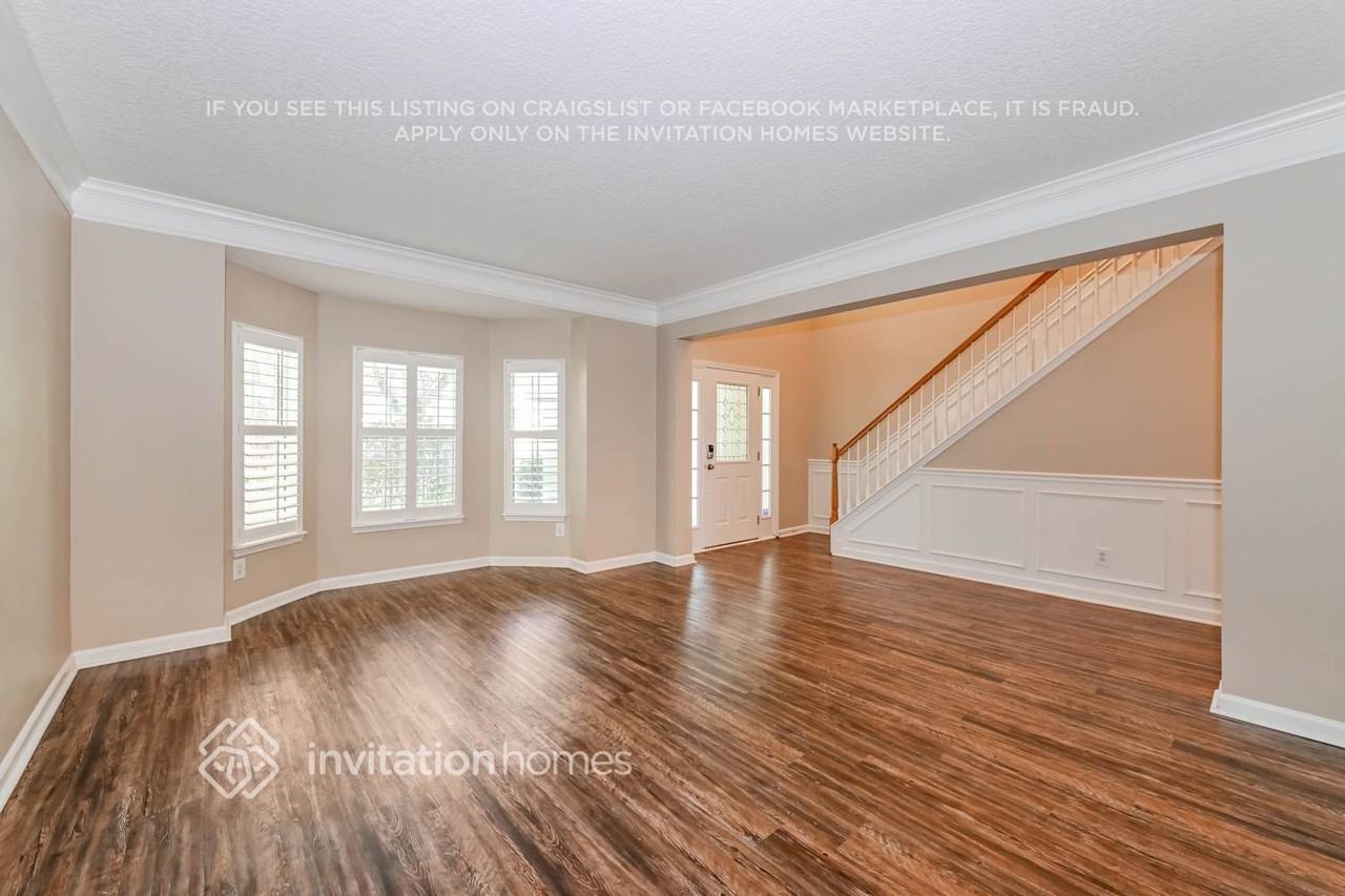 8519 Glenbury Court North - Photo 4 of 18