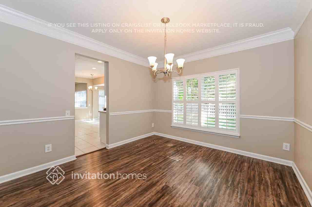 8519 Glenbury Court North - Photo 5 of 18