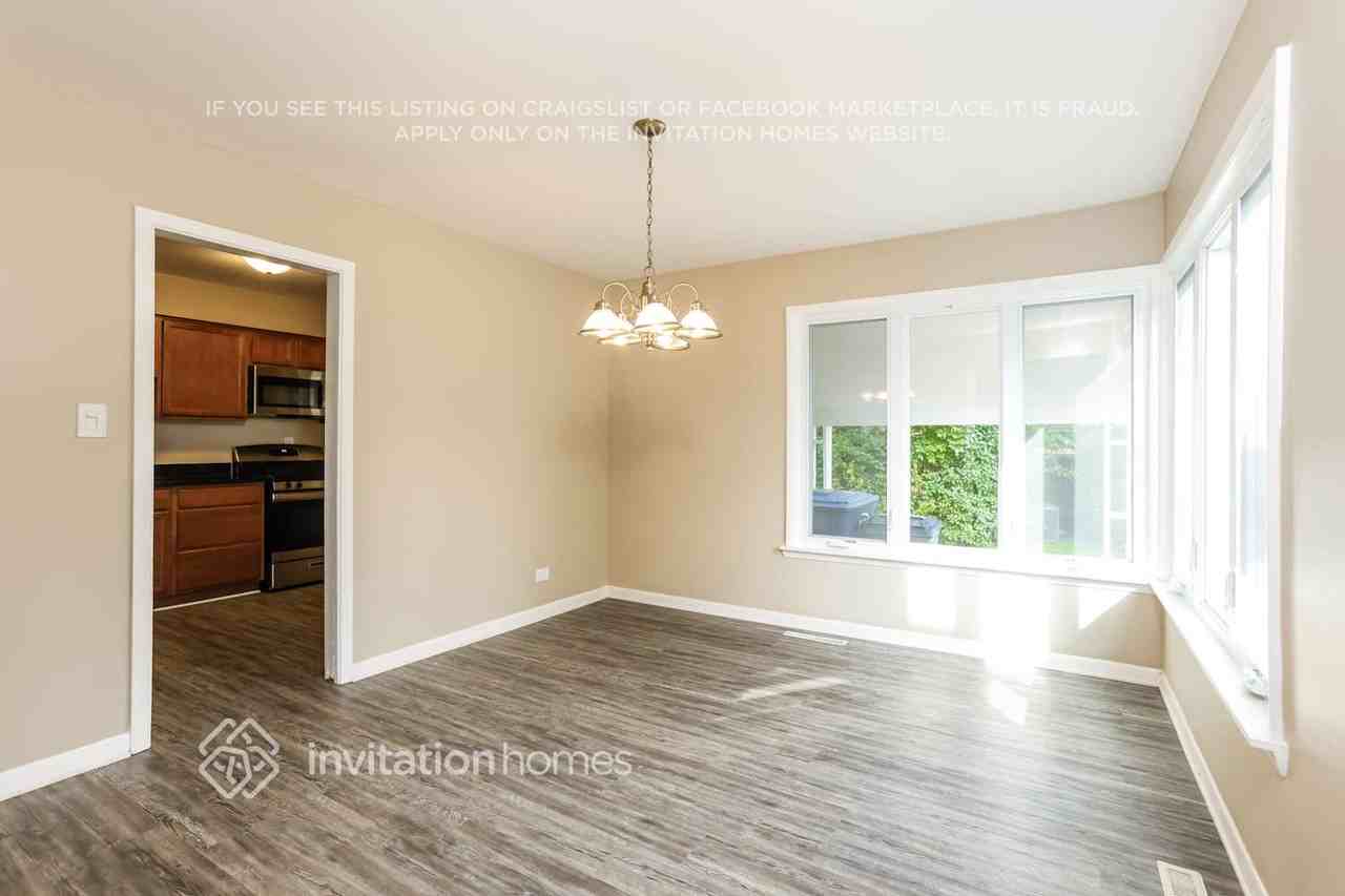 1462 Deerfield Rd - Photo 6 of 18