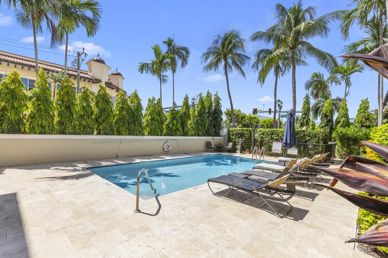 65 Se 5th Ave #B - Photo 3 of 47