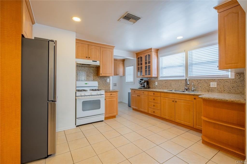 10404 Jardine Ave - Photo 2 of 8