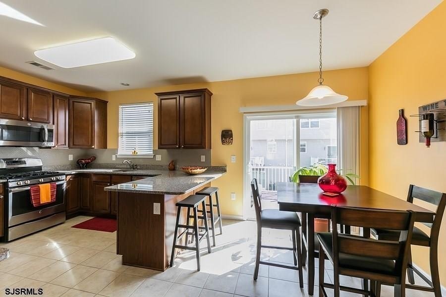 272 Mallard Ln - Photo 3 of 21