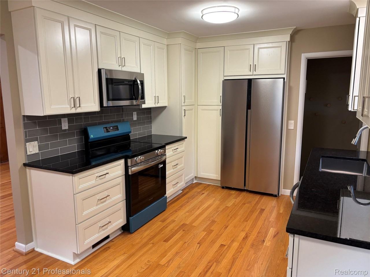 312 Northwood Ave - Photo 4 of 22