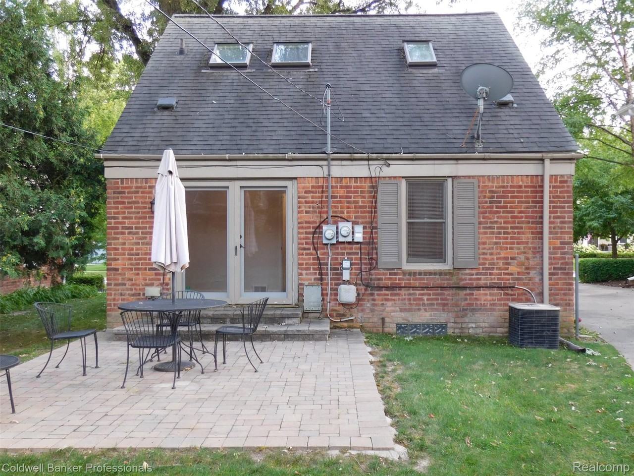 2109 Dorchester Rd - Photo 3 of 28