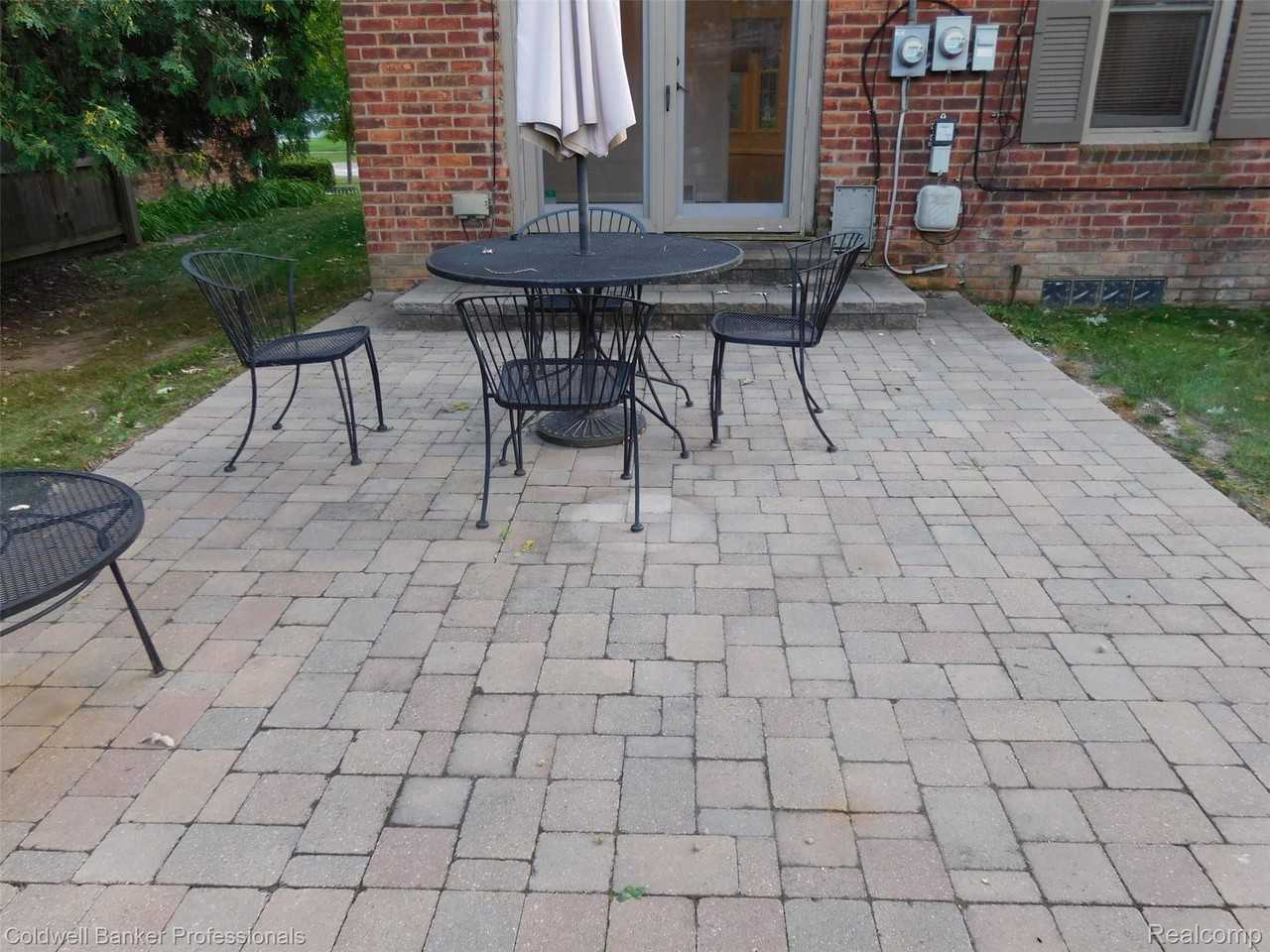 2109 Dorchester Rd - Photo 4 of 28