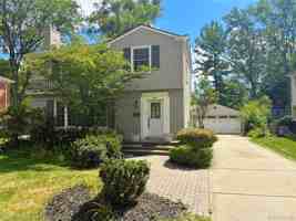 featured image of 906 Putney St