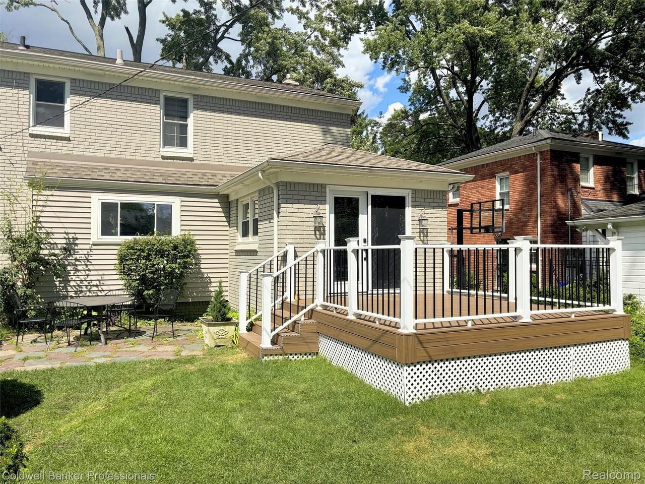 906 Putney St - Photo 2 of 41