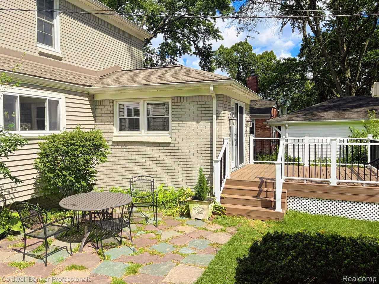 906 Putney St - Photo 3 of 41