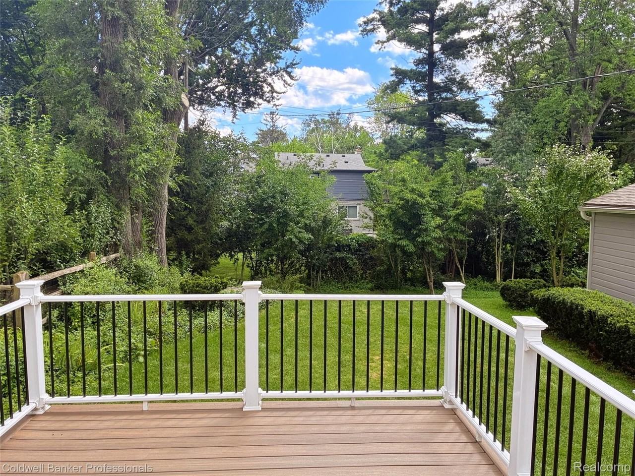 906 Putney St - Photo 4 of 41