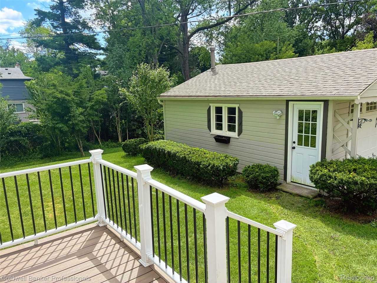 906 Putney St - Photo 5 of 41