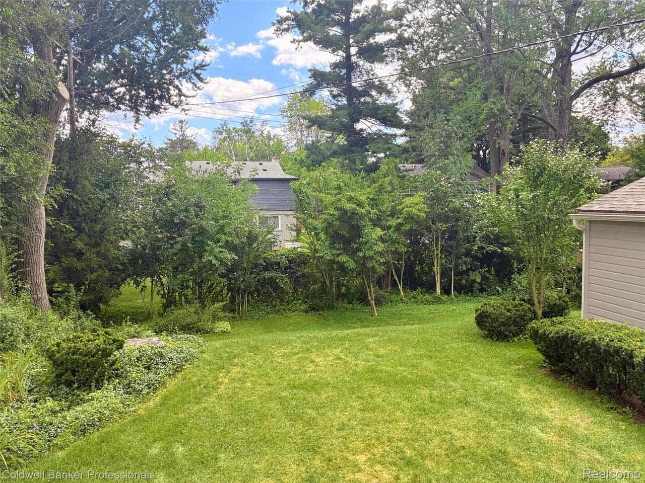 906 Putney St - Photo 7 of 41