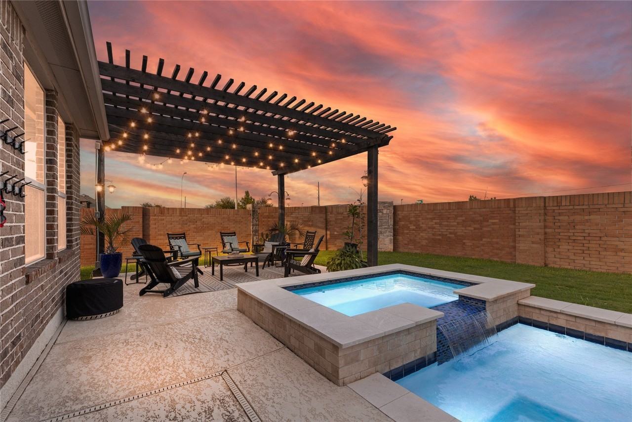 8903 Purdy Crescent Trl - Photo 4 of 47