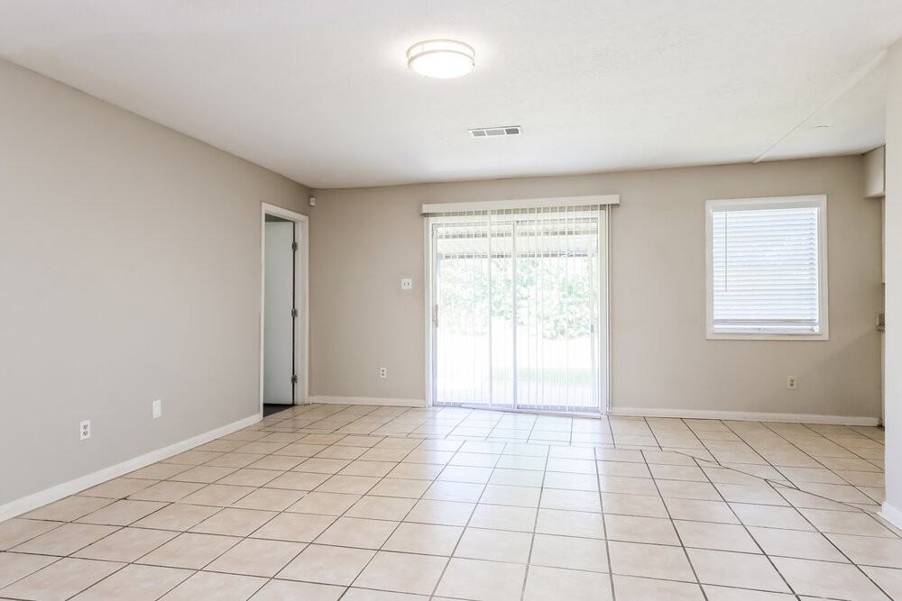 807 Sulphur Street - Photo 3 of 16