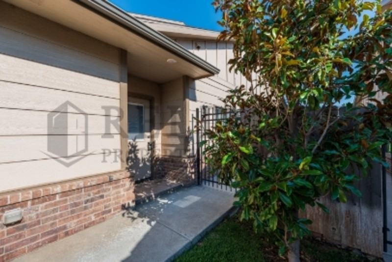 13608 W Nantucket St - Photo 3 of 21