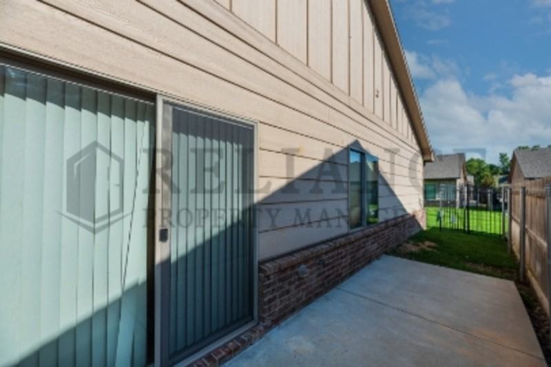 13608 W Nantucket St - Photo 4 of 21