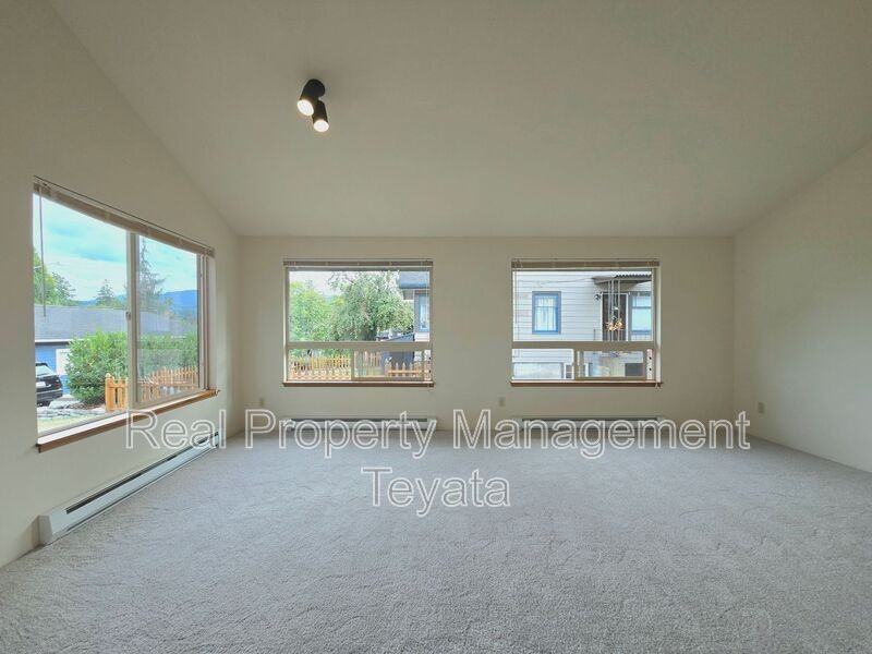 1121 21st St - Photo 3 of 20