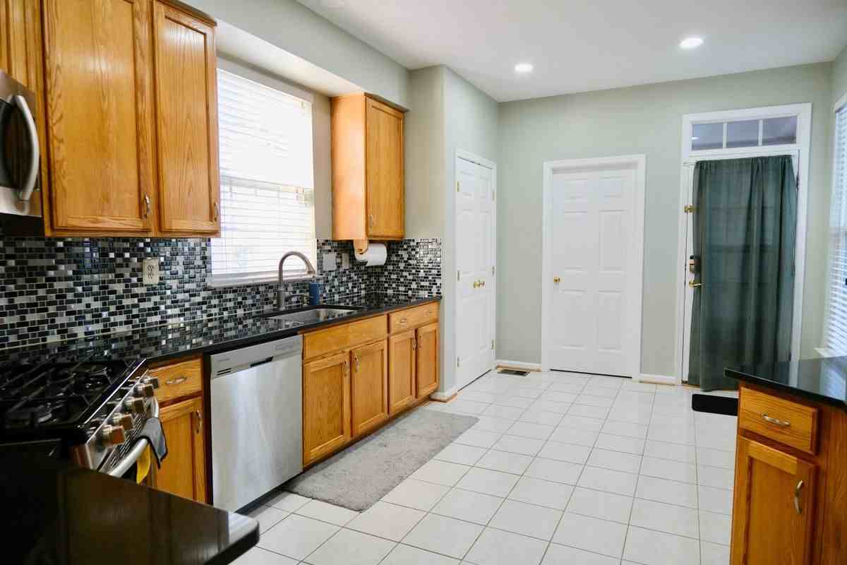 19504 Bowman Ridge Dr - Photo 2 of 24
