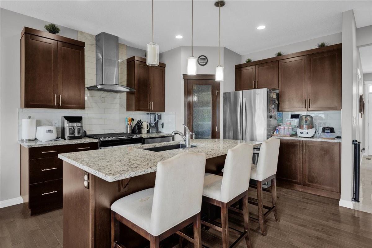 18201 104a St Nw - Photo 3 of 43