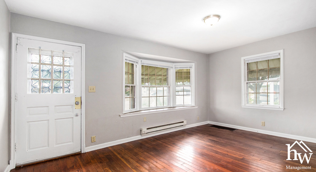 1445 Mishawaka Ave - Photo 4 of 18