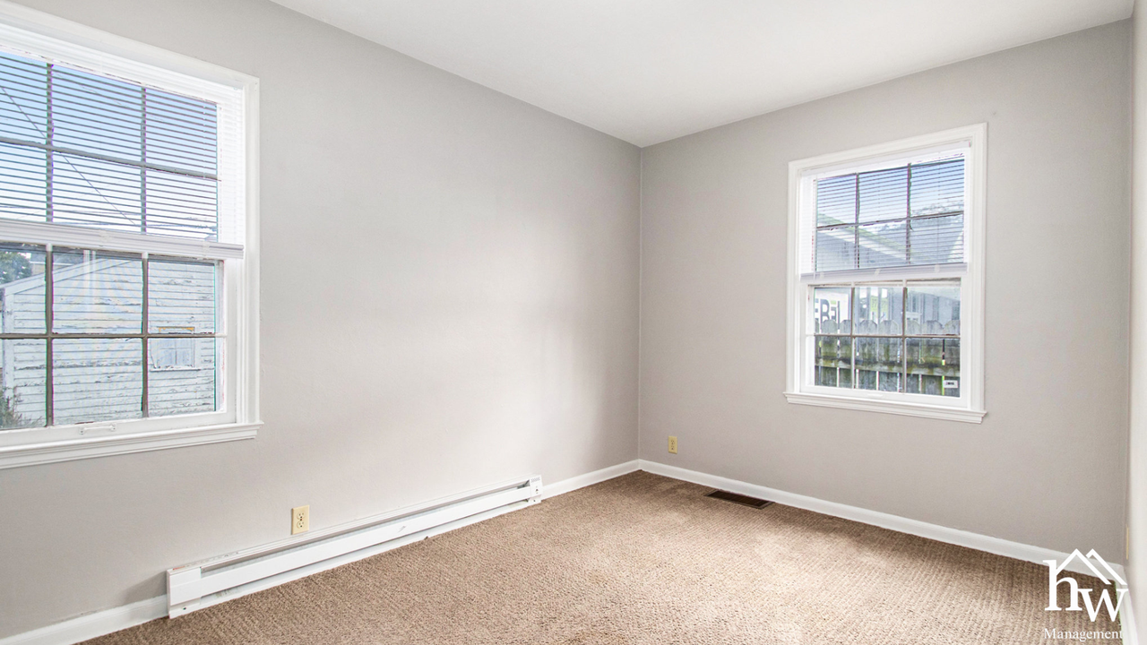 1445 Mishawaka Ave - Photo 6 of 18