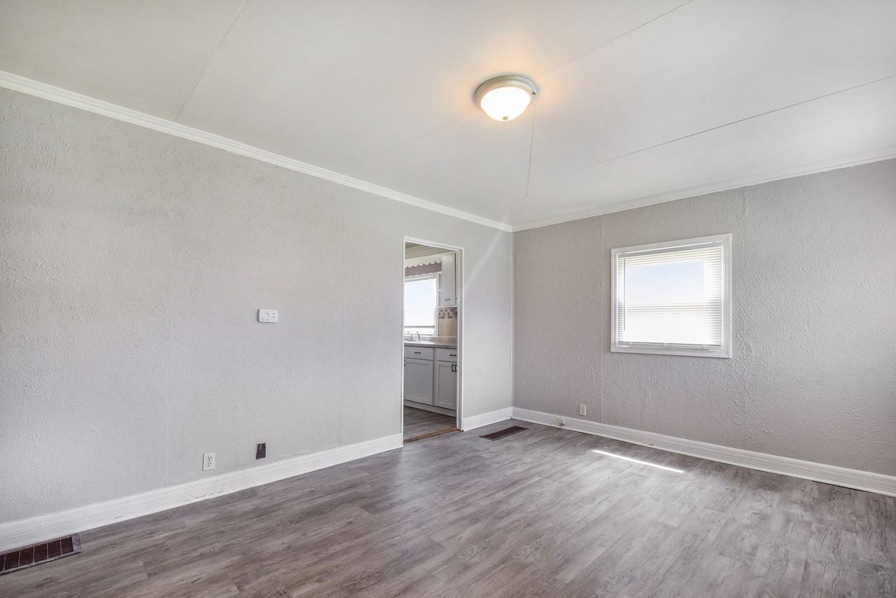 1714 Pulaski St - Photo 2 of 17