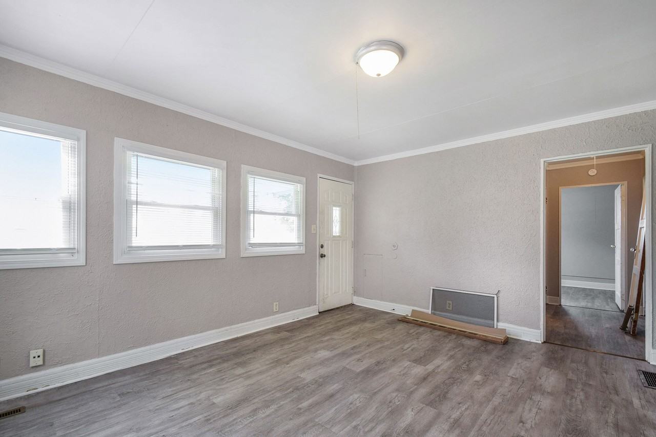 1714 Pulaski St - Photo 4 of 17