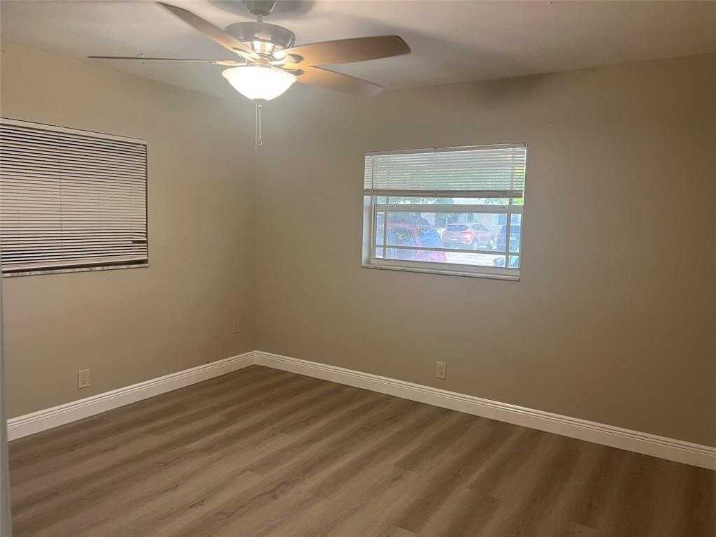 420 Se 13th Dr - Photo 5 of 16