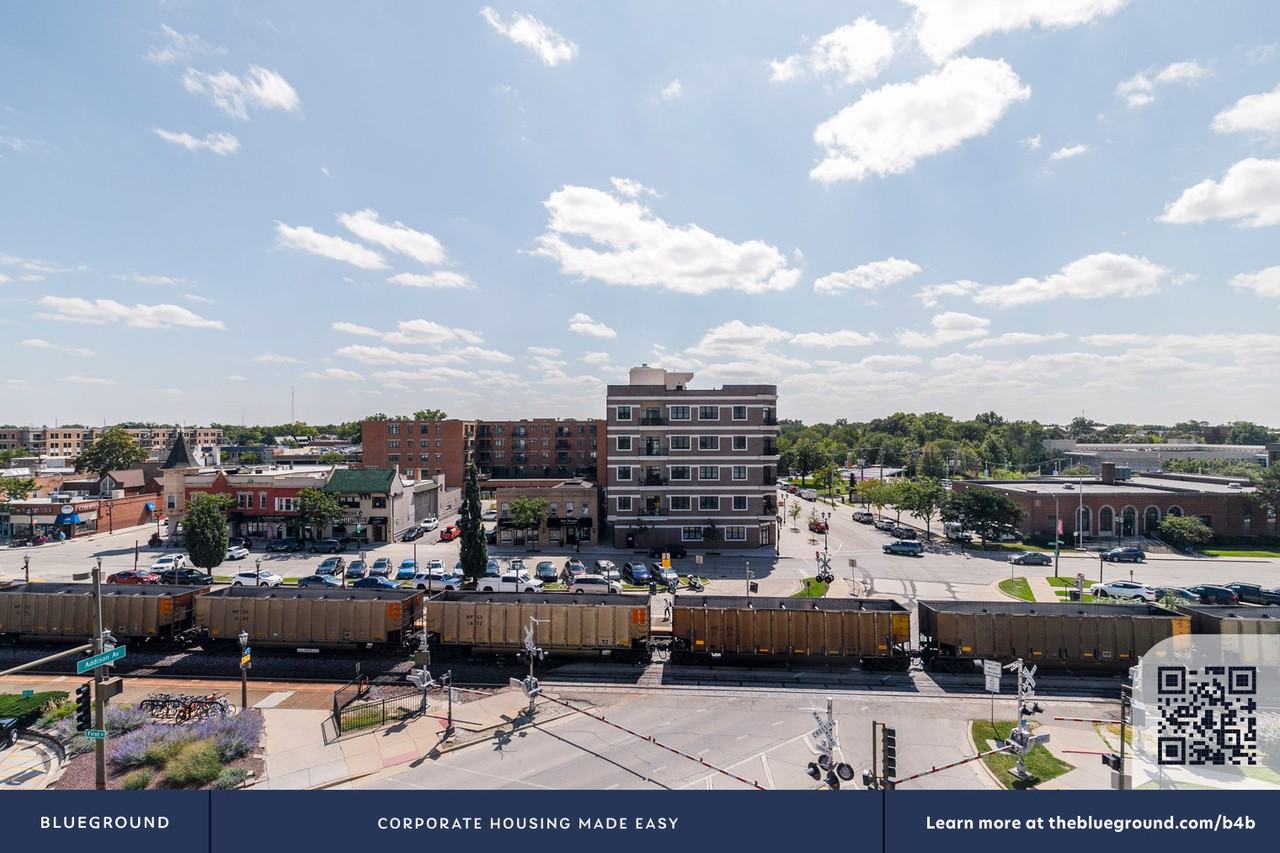 100 N Addison Ave #1316 - Photo 6 of 50