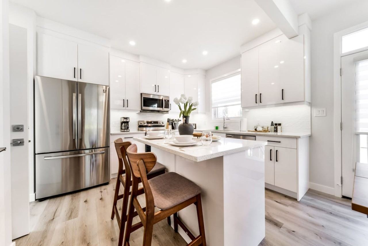 15809 97 Avenue Northwest - Photo 2 of 50