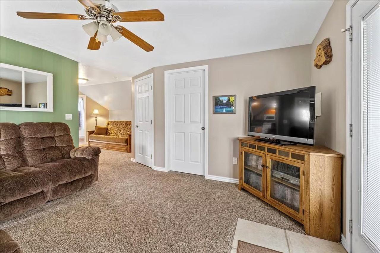 203 6th Ave S #1308985P - Photo 5 of 13