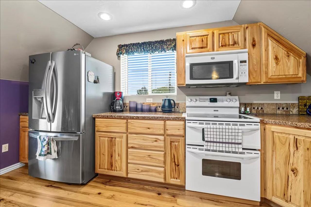 203 6th Ave S #1308985P - Photo 5 of 13