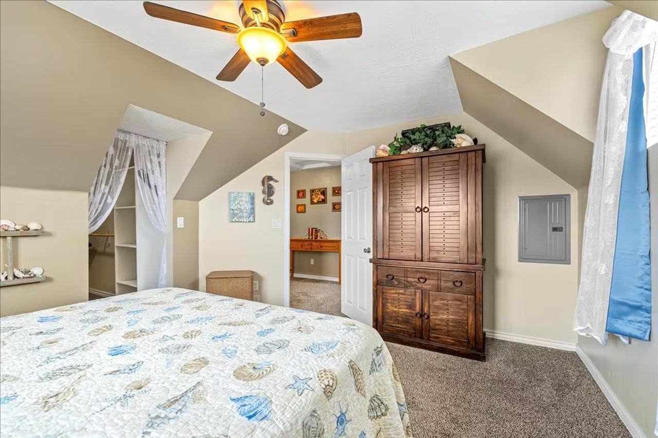 203 6th Ave S #1308985P - Photo 7 of 13